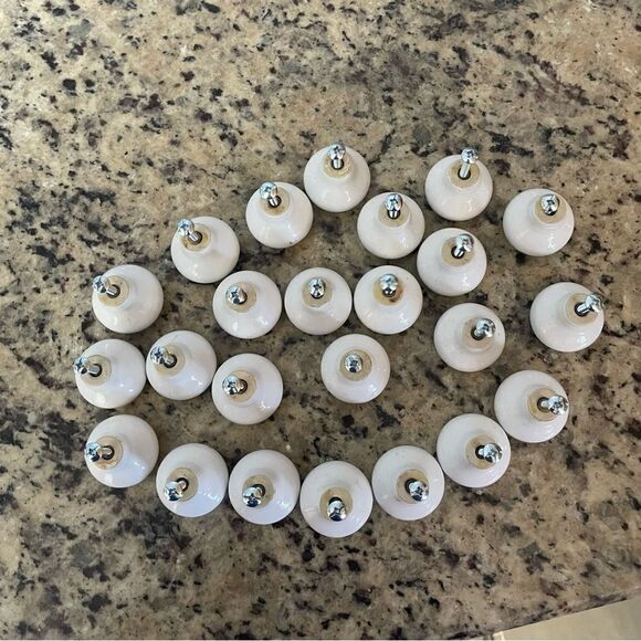 24 Rustic Farmhouse Vintage Wildflower White Round Porcelain Knobs- Set of 24 - Picture 7 of 9